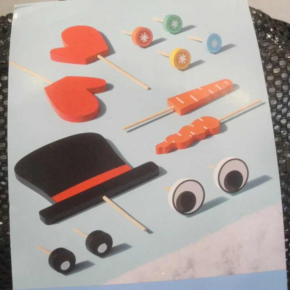 Sun Squad Build A Snow Friend Kit 13 Piece Reusable Set New in Mesh bag